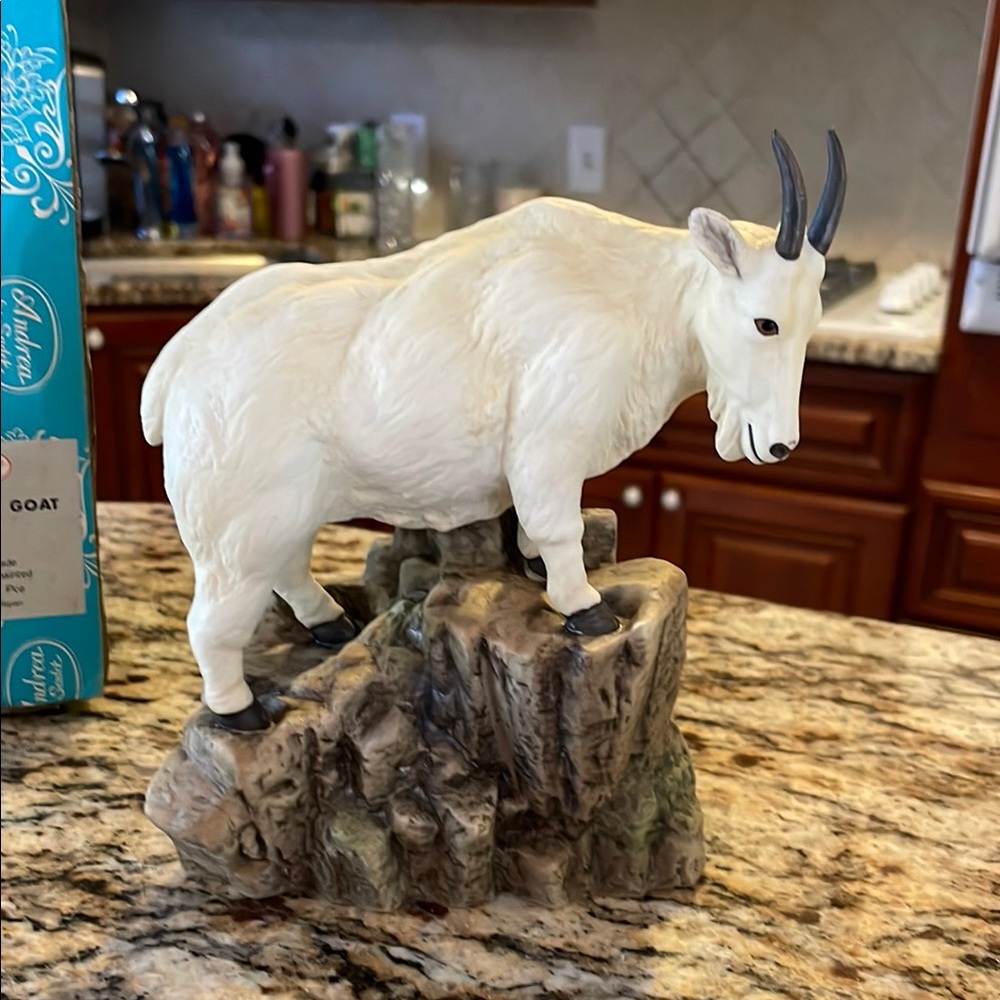 Andrea By Sadek White Mountain Goat Ceramic Figurine With Box